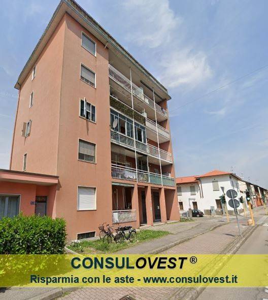 locale commerciale in vendita ad Abbiategrasso in zona Castelletto