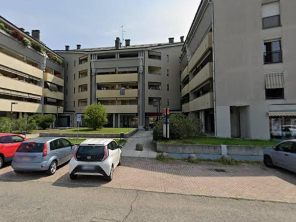 negozio in vendita ad Abbiategrasso