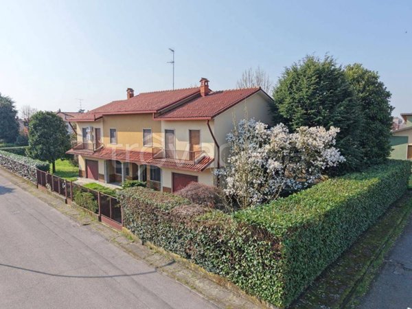 casa indipendente in vendita ad Abbiategrasso
