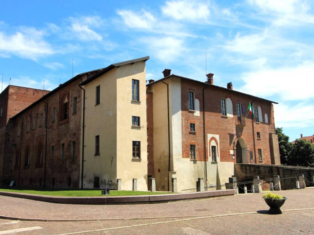 box auto in vendita ad Abbiategrasso in zona Mendosio