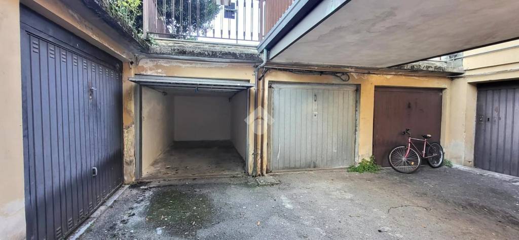 box auto in vendita ad Abbiategrasso