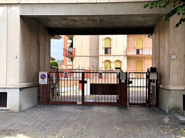 box auto in vendita ad Abbiategrasso