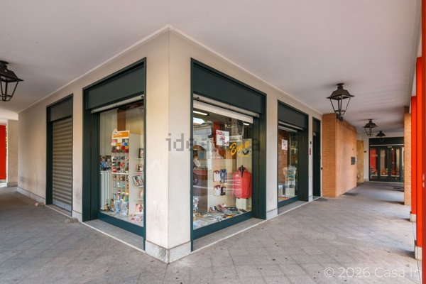 locale commerciale in vendita ad Abbiategrasso