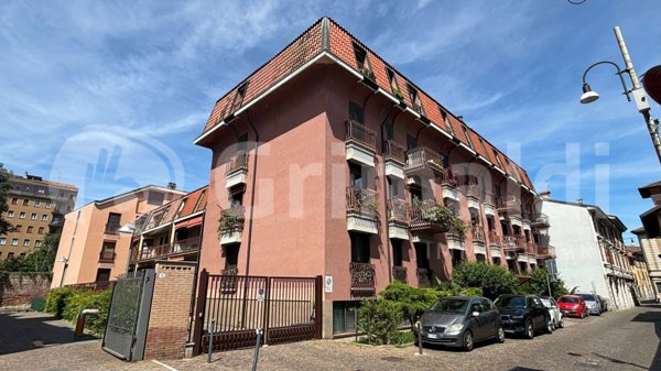 appartamento in vendita ad Abbiategrasso in zona Mendosio