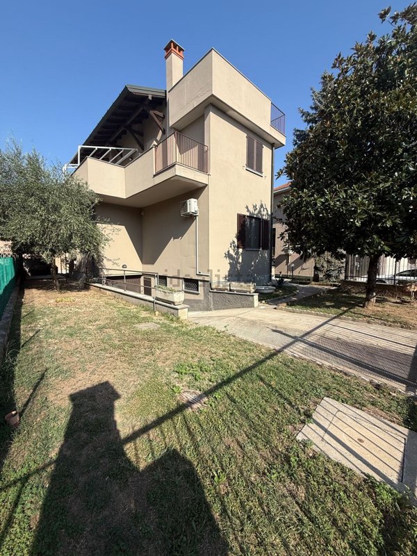 casa indipendente in vendita ad Abbiategrasso