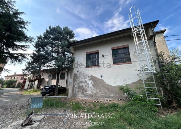 negozio in vendita ad Abbiategrasso in zona Castelletto