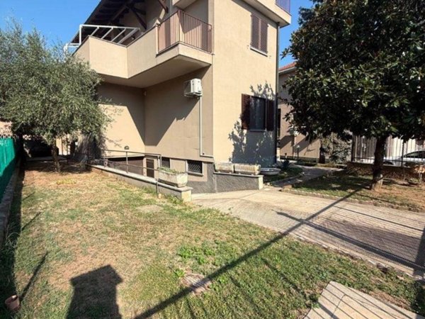 casa indipendente in vendita ad Abbiategrasso