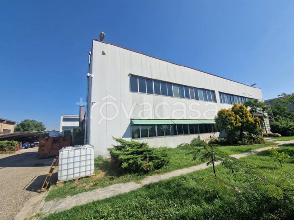 locale commerciale in vendita ad Abbiategrasso