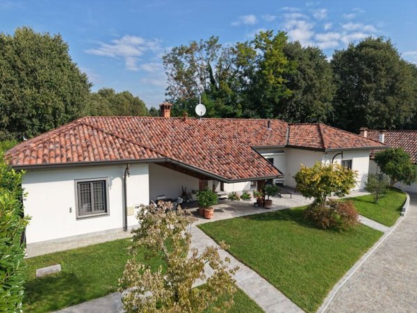 casa indipendente in vendita ad Abbiategrasso