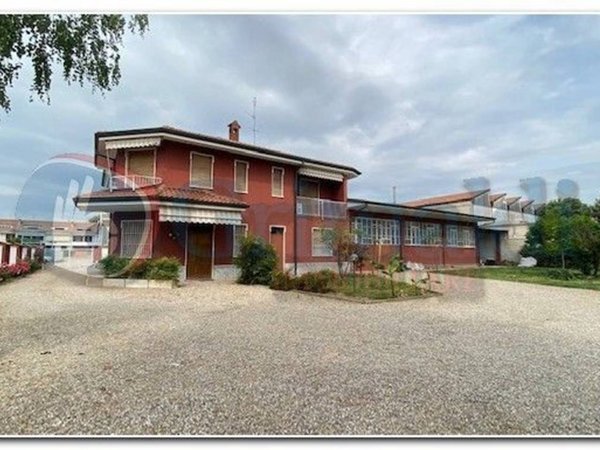 casa indipendente in vendita ad Abbiategrasso in zona Castelletto