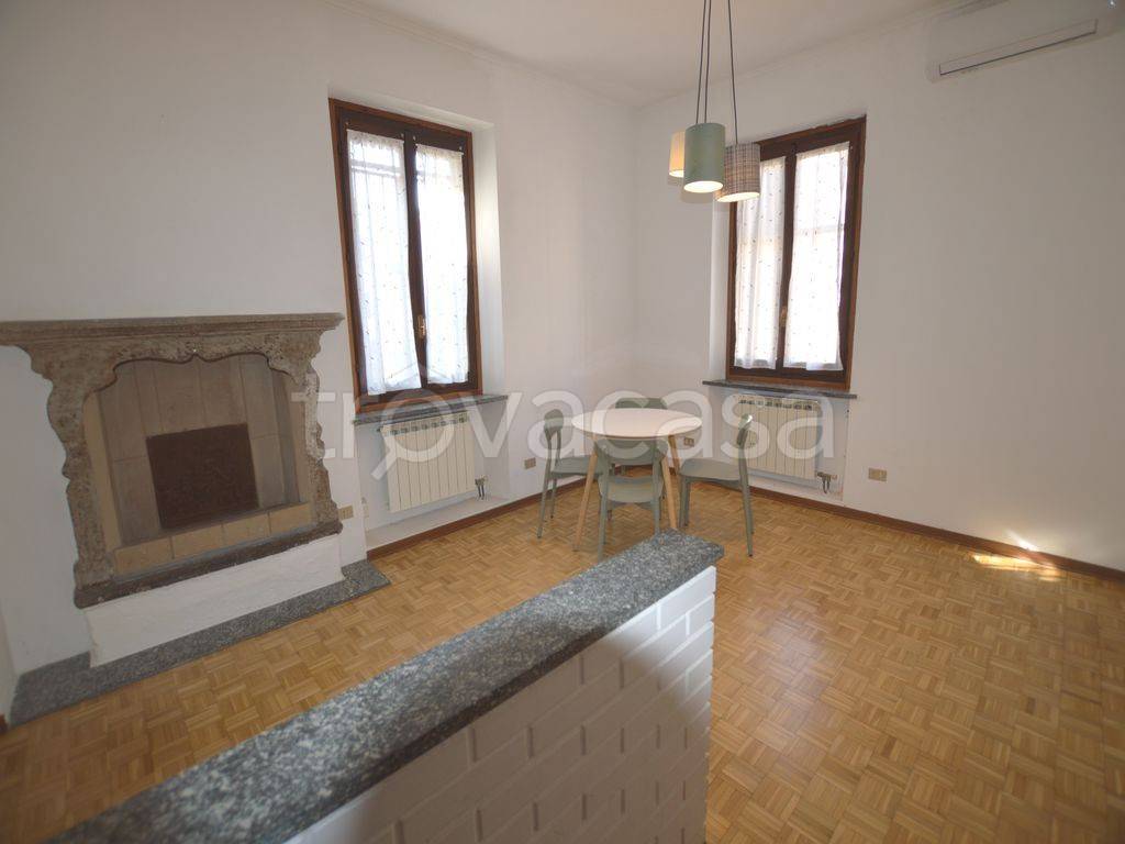 appartamento in vendita ad Abbiategrasso in zona Mendosio