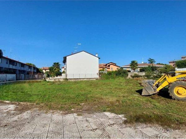 terreno in vendita ad Abbiategrasso in zona Castelletto