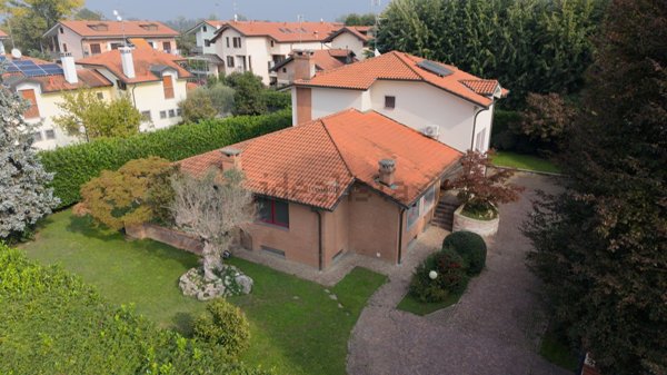 casa indipendente in vendita ad Abbiategrasso