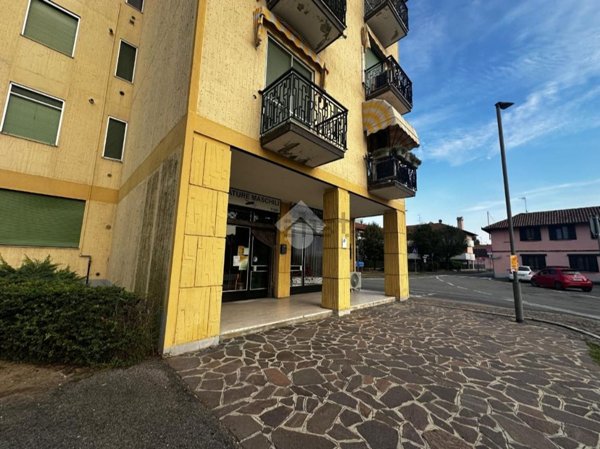 negozio in vendita ad Albairate