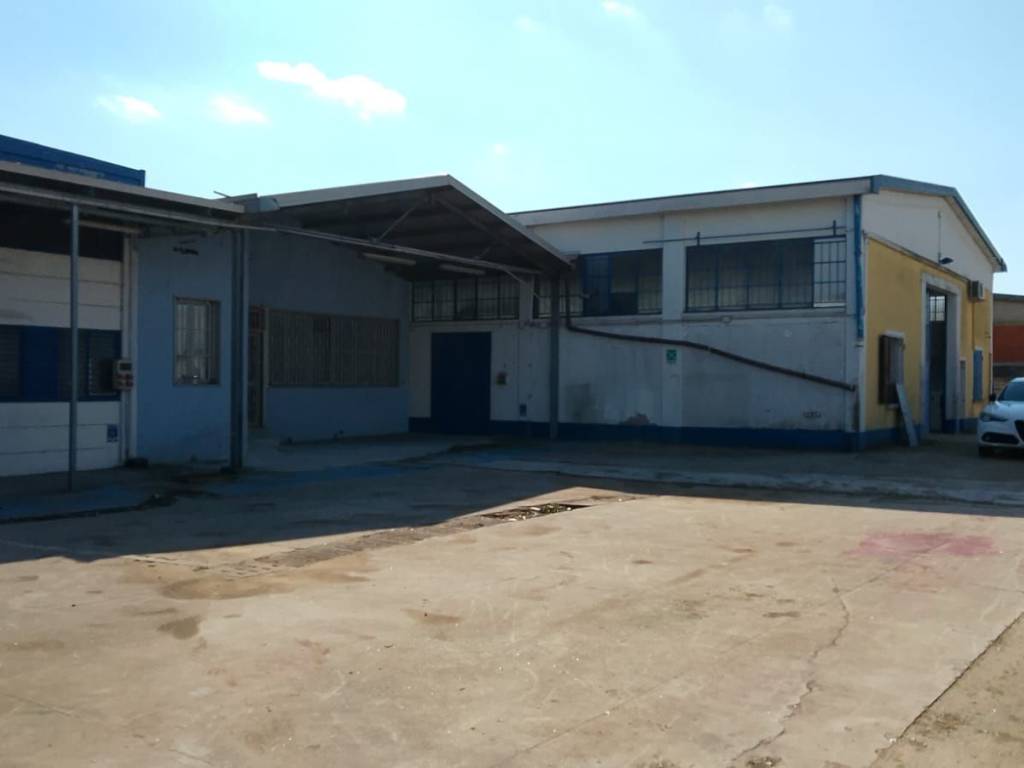locale commerciale in vendita ad Albairate