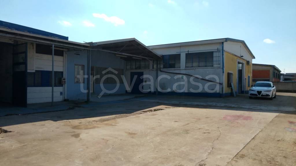locale commerciale in vendita ad Albairate