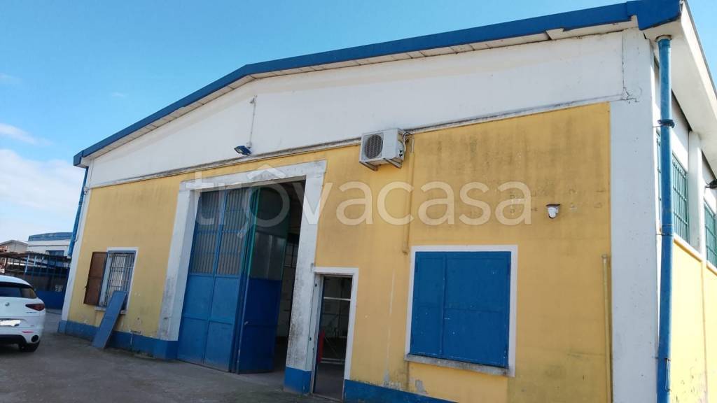 locale commerciale in vendita ad Albairate