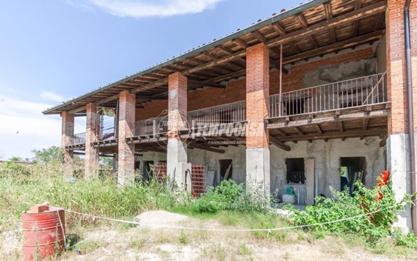 casale in vendita ad Albairate in zona Rosio