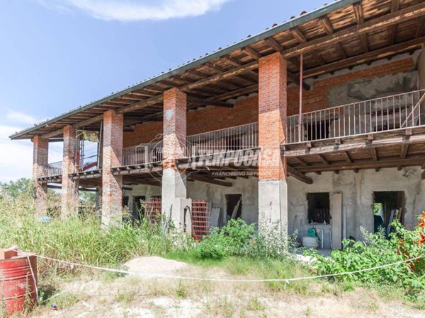 casale in vendita ad Albairate in zona Rosio