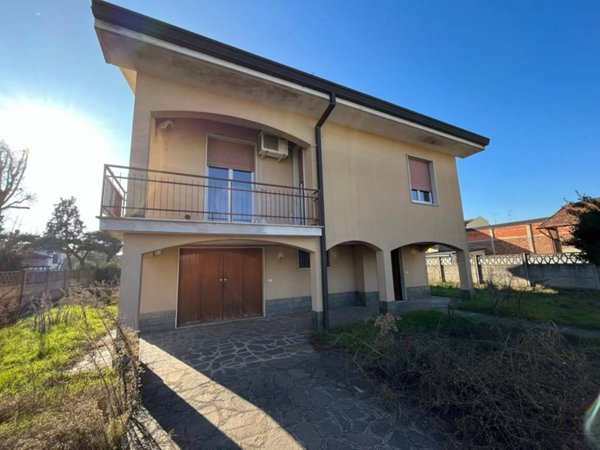 casa indipendente in vendita ad Albairate