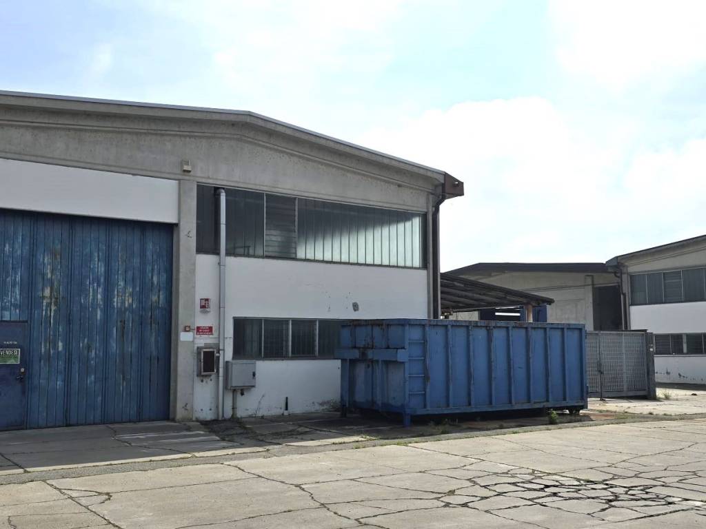 locale commerciale in vendita ad Albairate