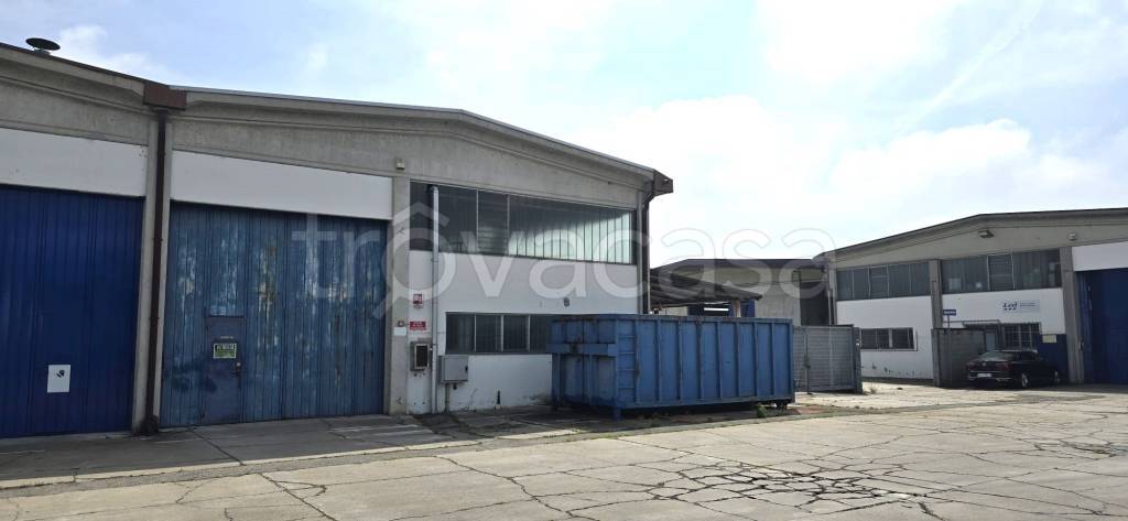 locale commerciale in vendita ad Albairate