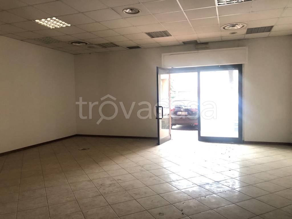 negozio in vendita ad Albairate