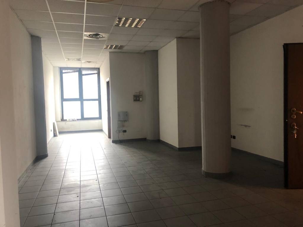 negozio in vendita ad Albairate