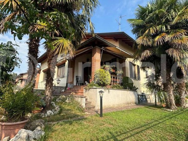 casa indipendente in vendita ad Albairate
