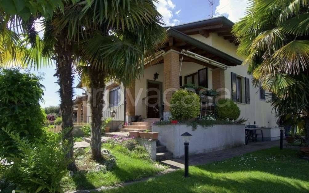 casa indipendente in vendita ad Albairate