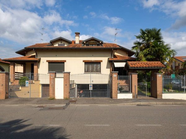 casa indipendente in vendita ad Albairate