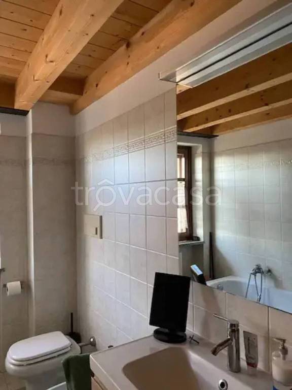 appartamento in vendita ad Albairate in zona Riazzolo