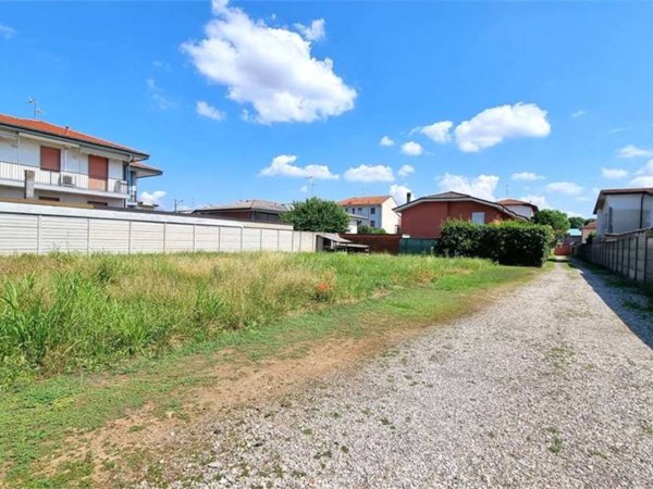 terreno edificabile in vendita ad Albairate