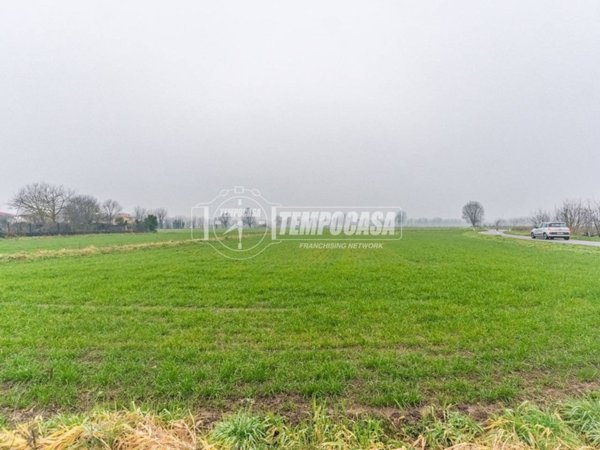 terreno edificabile in vendita ad Albairate