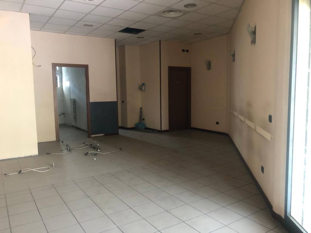 negozio in vendita ad Albairate