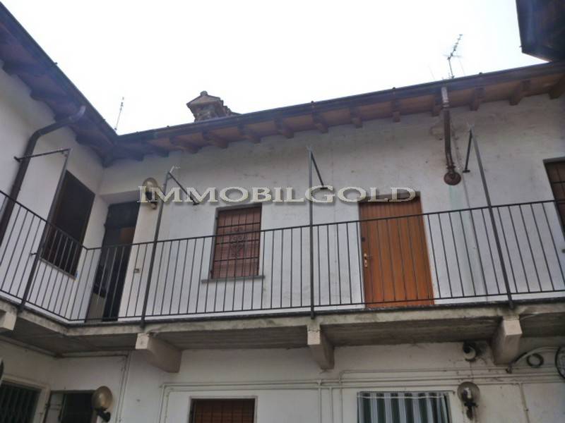 appartamento in vendita ad Albairate in zona Riazzolo