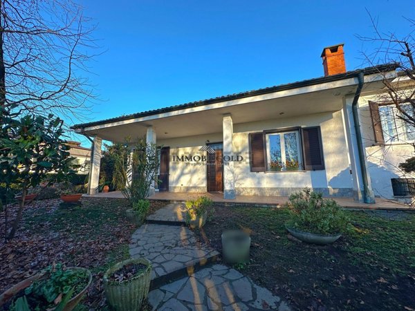 casa indipendente in vendita ad Albairate in zona Riazzolo