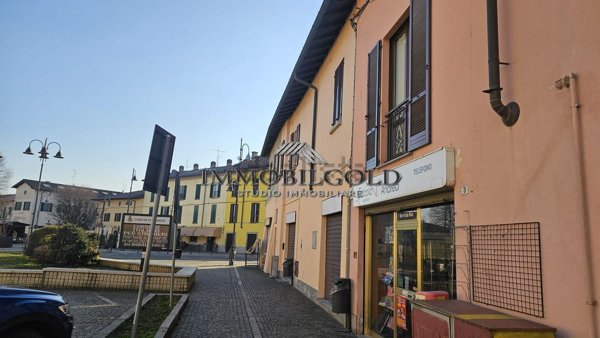 appartamento in vendita ad Albairate in zona Riazzolo
