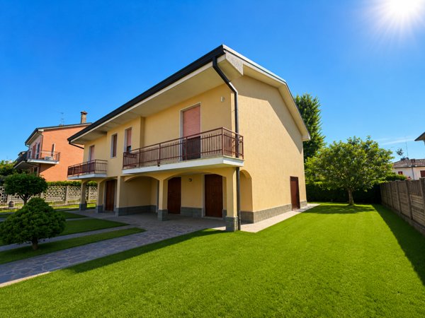 casa indipendente in vendita ad Albairate in zona Riazzolo