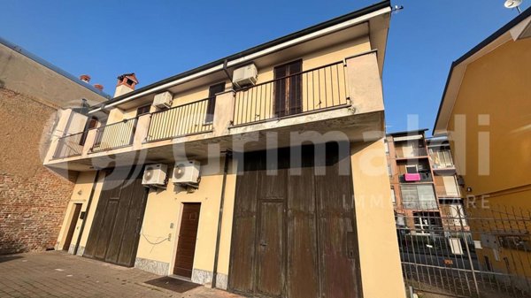appartamento in vendita ad Albairate in zona Riazzolo