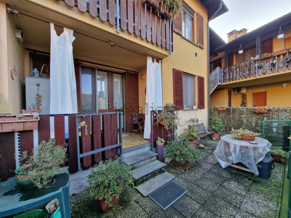 appartamento in vendita ad Albairate in zona Riazzolo