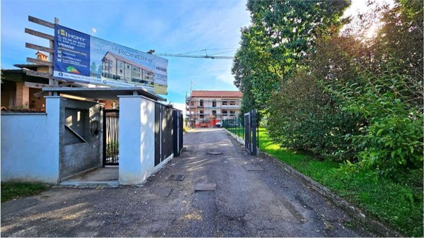 appartamento in vendita ad Albairate in zona Riazzolo