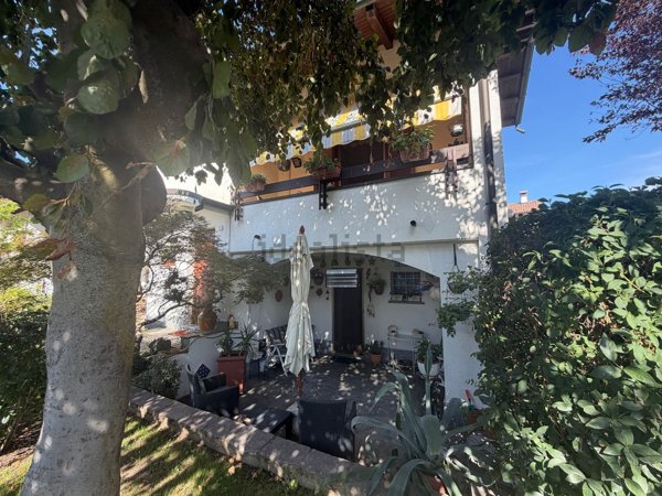 casa indipendente in vendita ad Albairate in zona Riazzolo