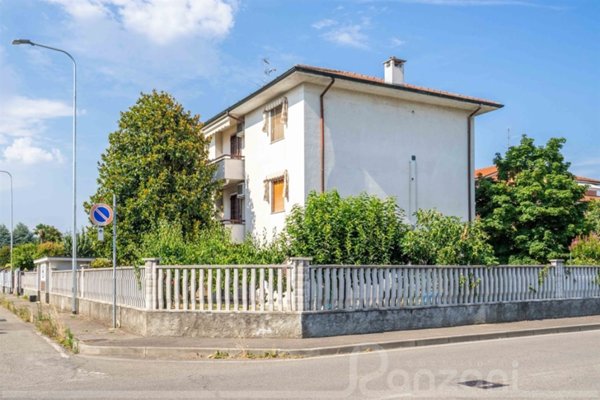 appartamento in vendita ad Albairate in zona Riazzolo