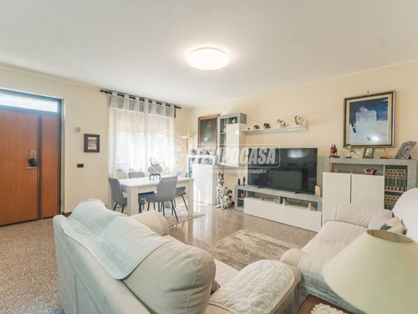 casa indipendente in vendita ad Albairate in zona Rosio