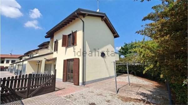 casa indipendente in vendita ad Albairate in zona Rosio