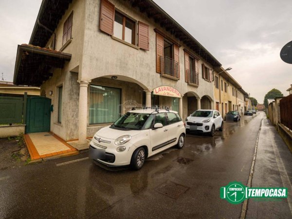 negozio in vendita ad Arconate