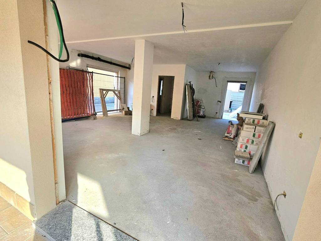 negozio in vendita ad Arconate