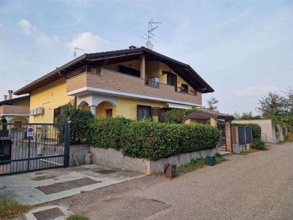 casa indipendente in vendita ad Arconate