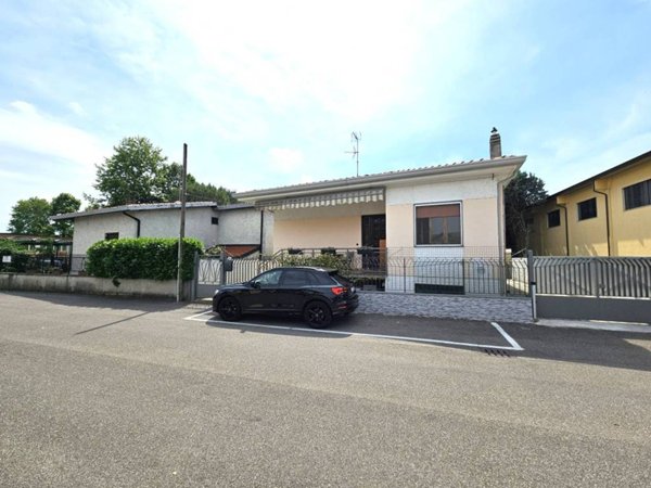 casa indipendente in vendita ad Arconate